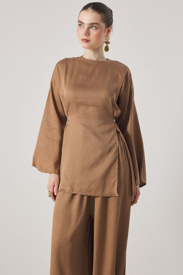 Yırtmaç Detaylı Pantolonlu Takım - Camel