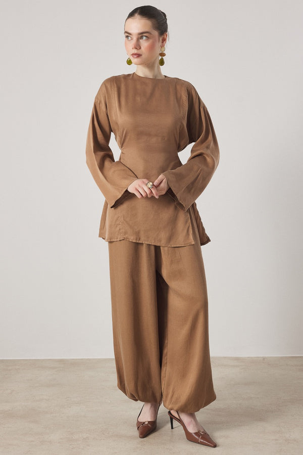 Yırtmaç Detaylı Pantolonlu Takım - Camel